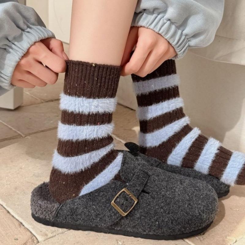 Women's Winter Thickened Warm Striped Dot Yarn College Wind Wool Mid Barrel Pile Socks