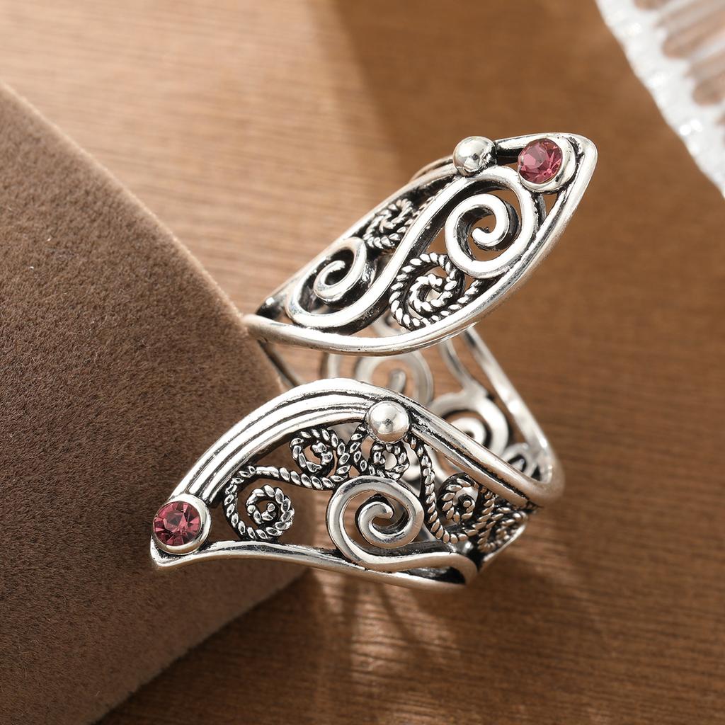 Bohemian-style ring set with artificial gemstones, made of copper, for ladies. Ideal for formal events or date occasions.
