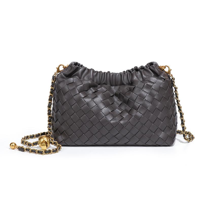 Hand-Woven Cloud Bag, Simple Metal Chain Shoulder Bag, Fashionable Niche Design, Exquisite Oblique Span Women'S Bag