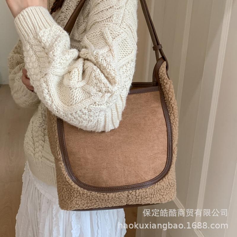 Autumn and Winter Large-capacity Lamb Wool Bucket Bag Women's 2025 New Messenger Tote Bag Premium Plush Shoulder Bag