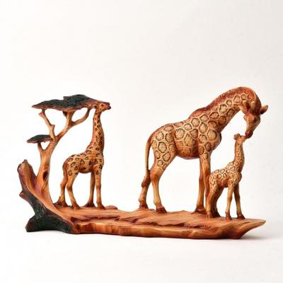 Naturecraft Harzfigur in Holzoptik - Dreifache Giraffe