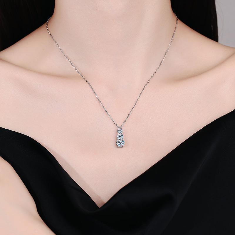 New Geometric Zircon Pendant with Irregular Three-Life Stone on Elegant Clavicle Chain