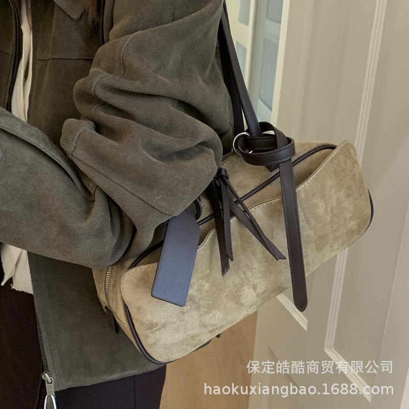 Retro Portable Bowling Bag Women's Autumn and Winter 2025 New Trendy Fashion Suede Underarm Bag Niche Commuter Bag