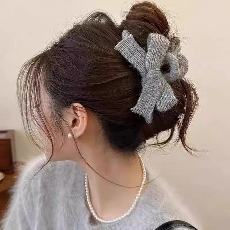 Herbst und Winter Plüsch Schleife Greifspange Wolle Krallenspange Einfache Gestrickte Schleife Plüsch Haarspange Handgefertigtes Haarschmuck für Frauen