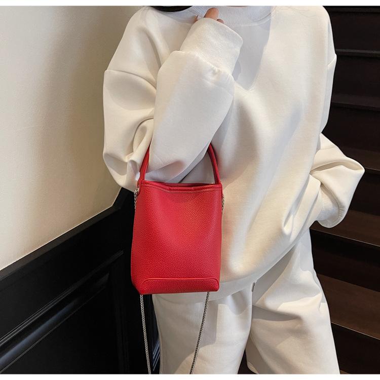 

Весна и лето популярная популярная маленькая сумка женская 2025 новая модная универсальная цепочка сумка-мессенджер супер огонь портативное ведро бордовый