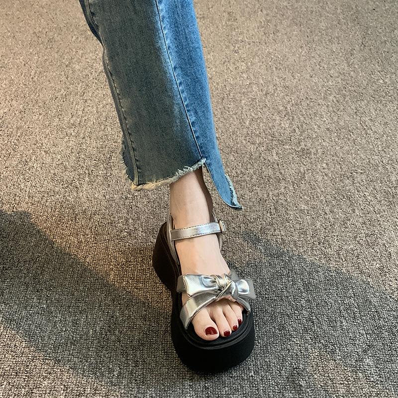 Bow women's sandals 2025 new summer super fire wear high versatile summer thick sole beautiful beach shoes