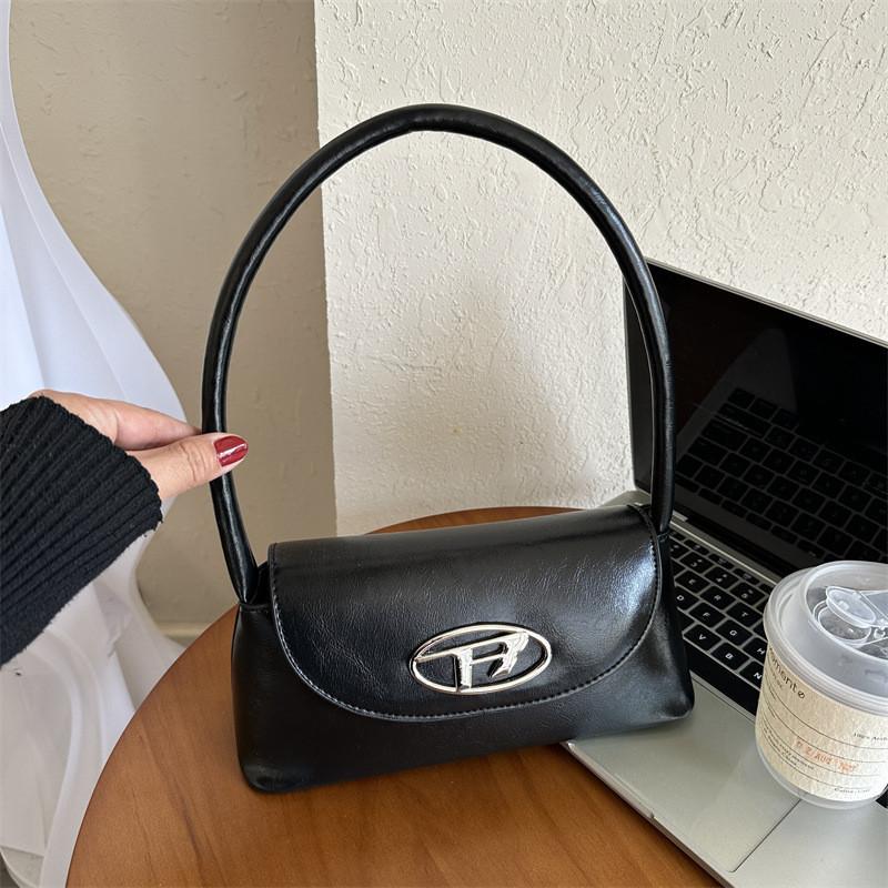 Popular Cross-border Small Purse Women 2023 Winter Chic Compact Underarm Bag Streetwear Shoulder Bag