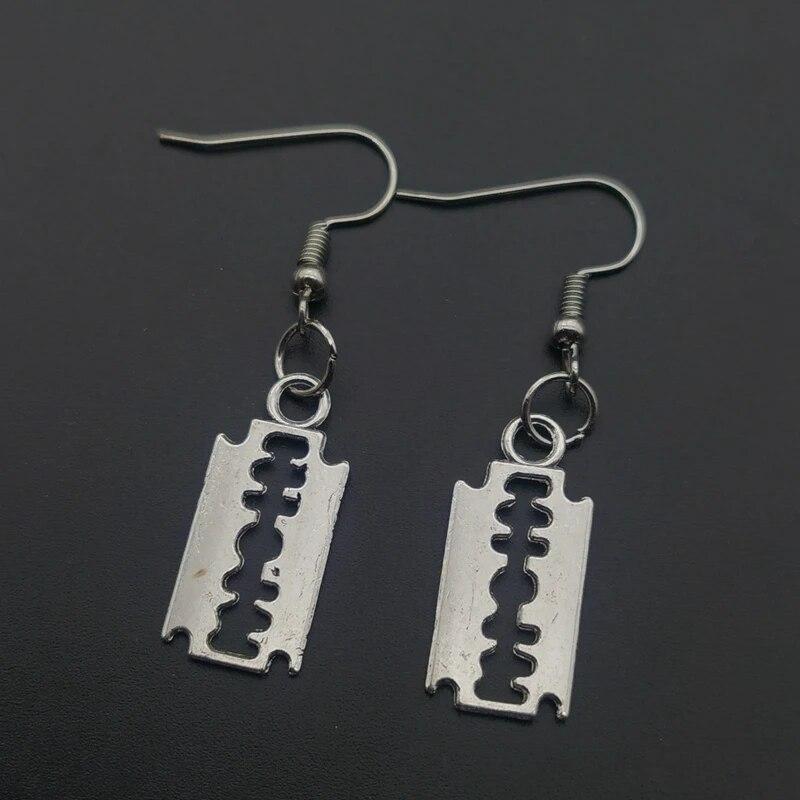 

Забавные серьги-лезвия в стиле готический панк для мужчин и женщин, серьги-лезвия в стиле рок-бритвы для девочек, 90-е годы, гранж, арос, эстетические аксессуары, ювелирные изделия 2