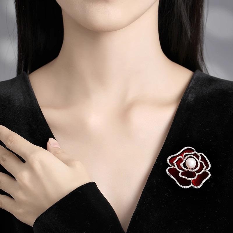 Xiaoxiangfeng Camellia Brooch, A High-end French Luxury Brooch with A Refined and Elegant Suit Pin