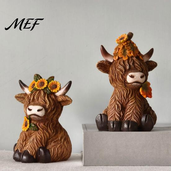 Seasonal Autumn Party Supplies Highland Cow Garden Statue, Cute Resin Figurine Outdoor Indoor Thanksgiving Decorative Table Pieces Desk Decor,