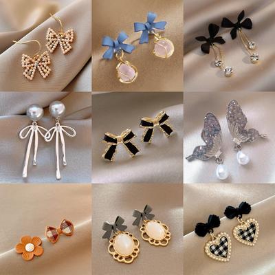 Silberne Nadel Diamant Schleife Ohrringe Schlicht und Vielseitig Hochwertige Stecker Ohrringe Damen Nische Leichter Luxus High-End Ohrringe