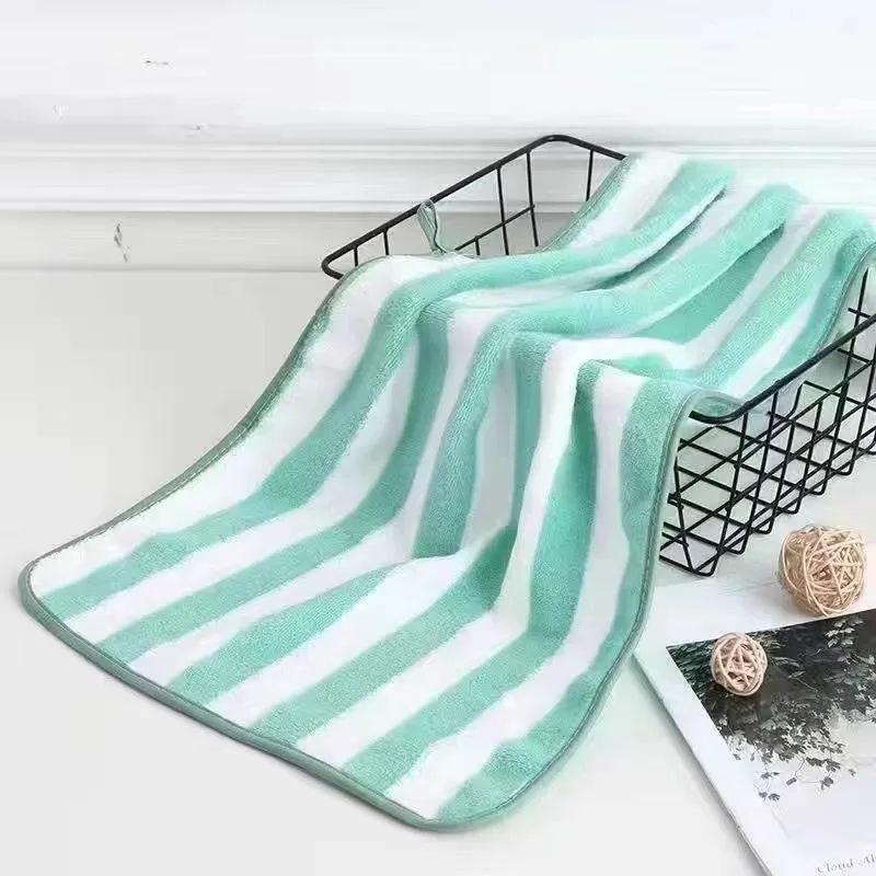 Thickened Coral Fleece Bath Towel: Non-Shedding, Quick-Dry, Water-Absorbent with Color Stripes