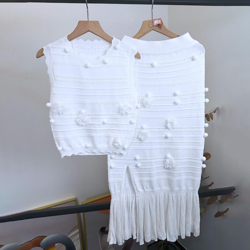 

French Fashion Two-Piece: 3D Pompom Floral Hollow Backless Sleeveless Vest & Hip Skirt. Large