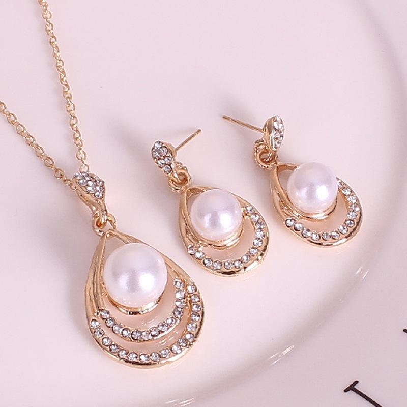 Elegant Teardrop Pearl Jewelry Set: Necklace  Earrings for Brides