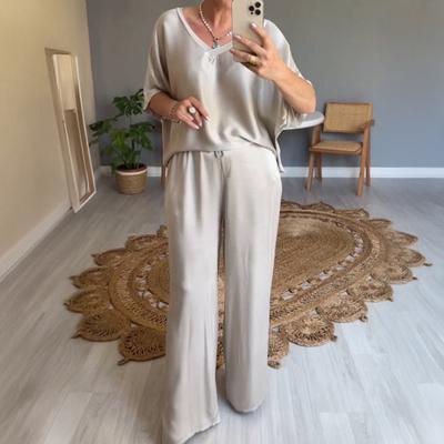 Kadınlar için Saten İki Parça Takımlar Oversize V Yaka Yarım Kollu Üst ve Geniş Paça Pantolon Seti Günlük Bol Rahat Ev Takımı