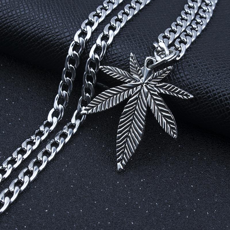 Retro Titanium Steel Necklace for Men, Korean Version, Trendy, Minimalist Maple Leaf Pendant for Women