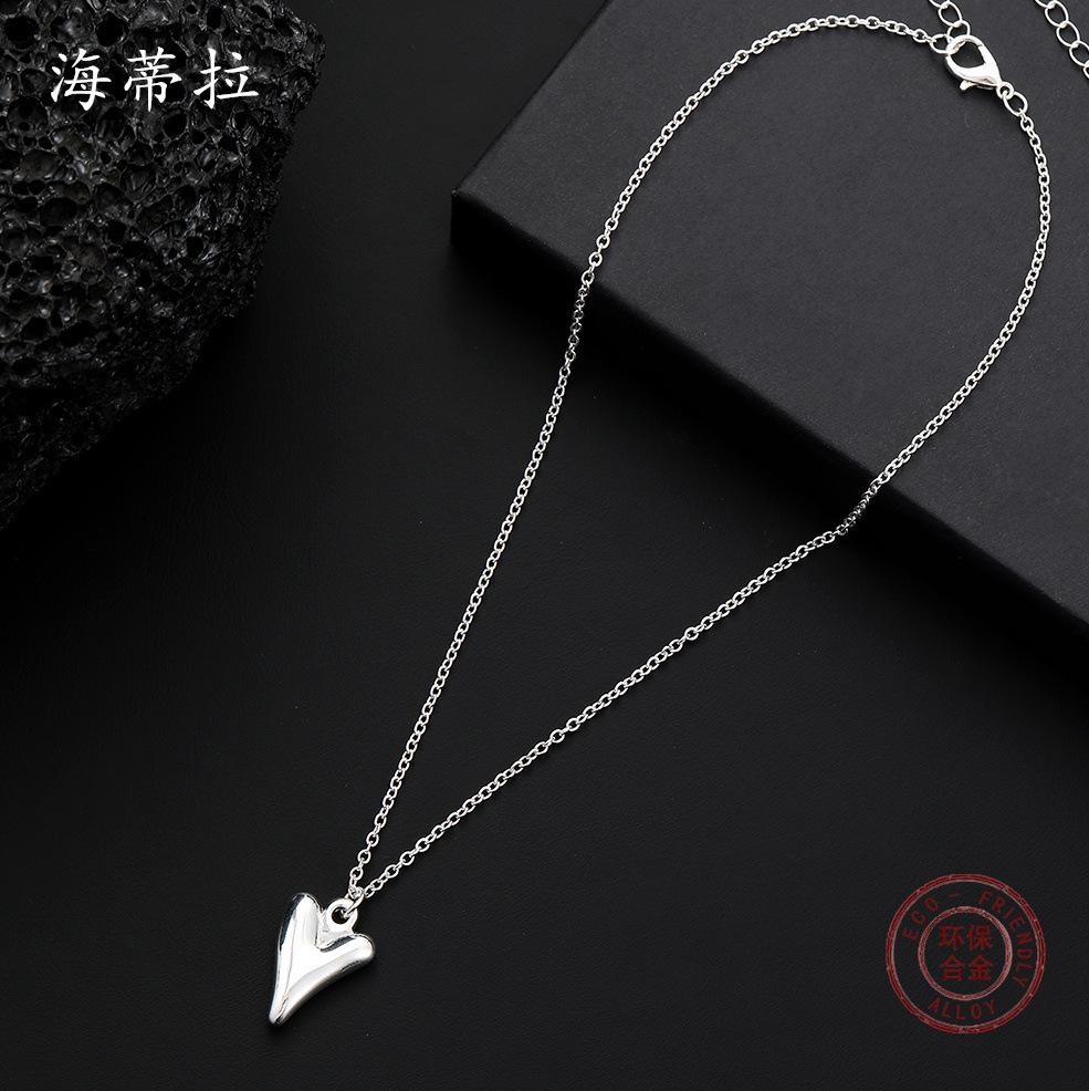 Love Glossy Alloy Necklace, Small Fresh Heart-shaped Collarbone Chain Ins Niche Temperament Peach Heart Pendant