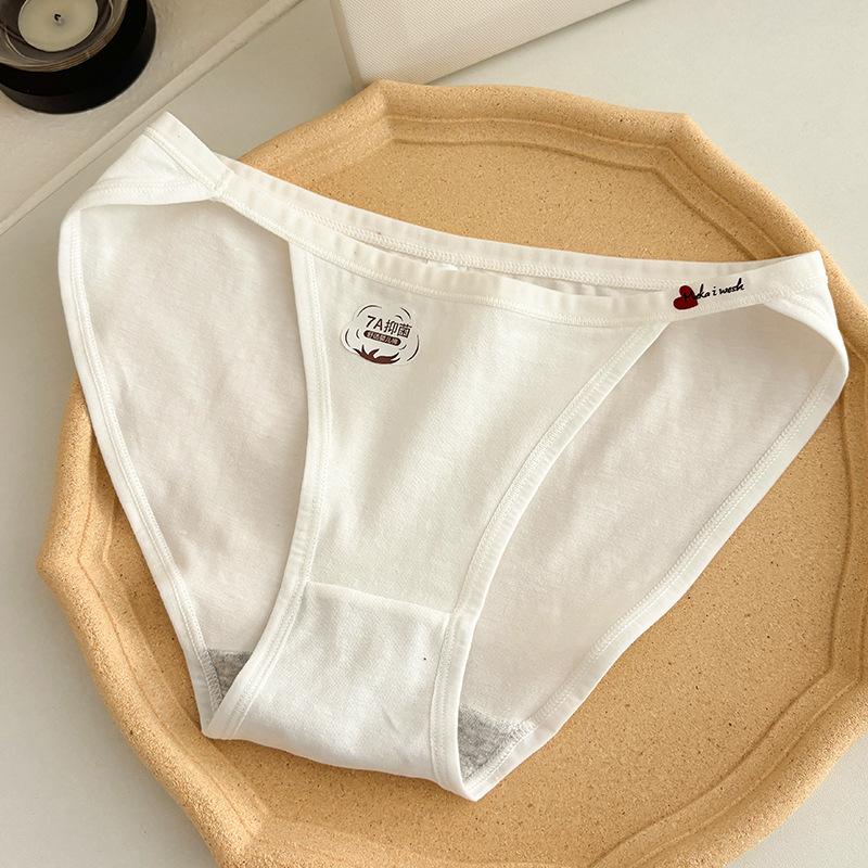 Ladies Spring and Autumn Cotton Grade 7A Antibacterial Comfortable Breathable No Trace Underwear