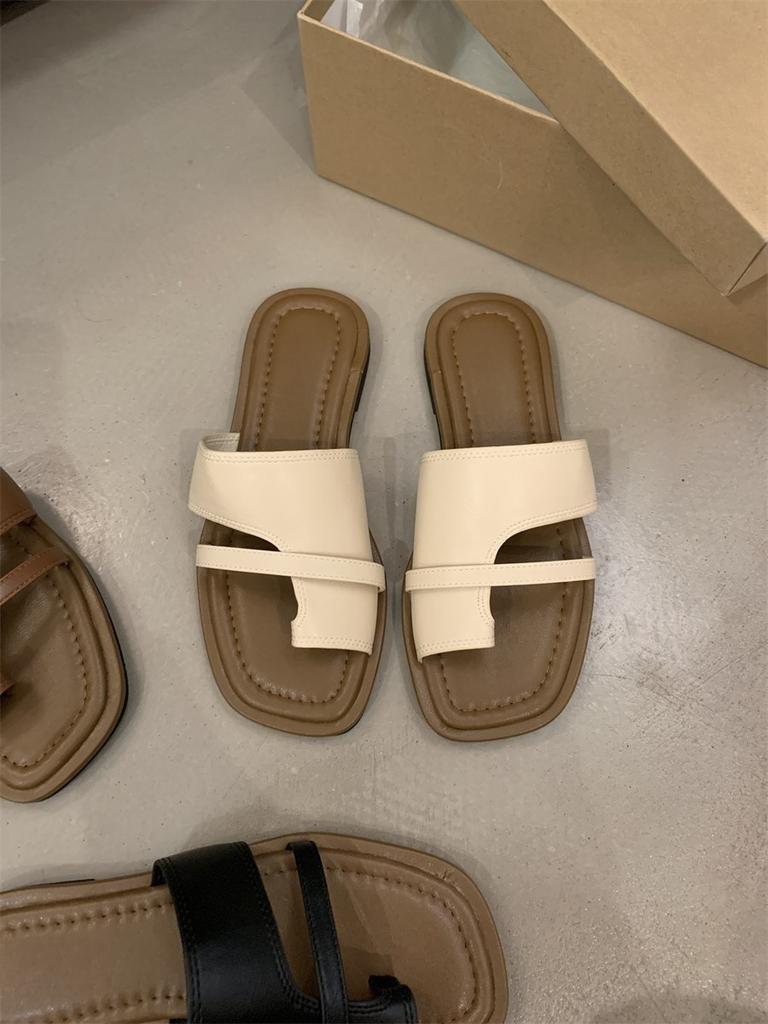 Roman Cool Slippers Wear Flat Women's Shoes, Spring and Summer 2025 New Square Head Cover Toe and Pedal Beach Sandals
