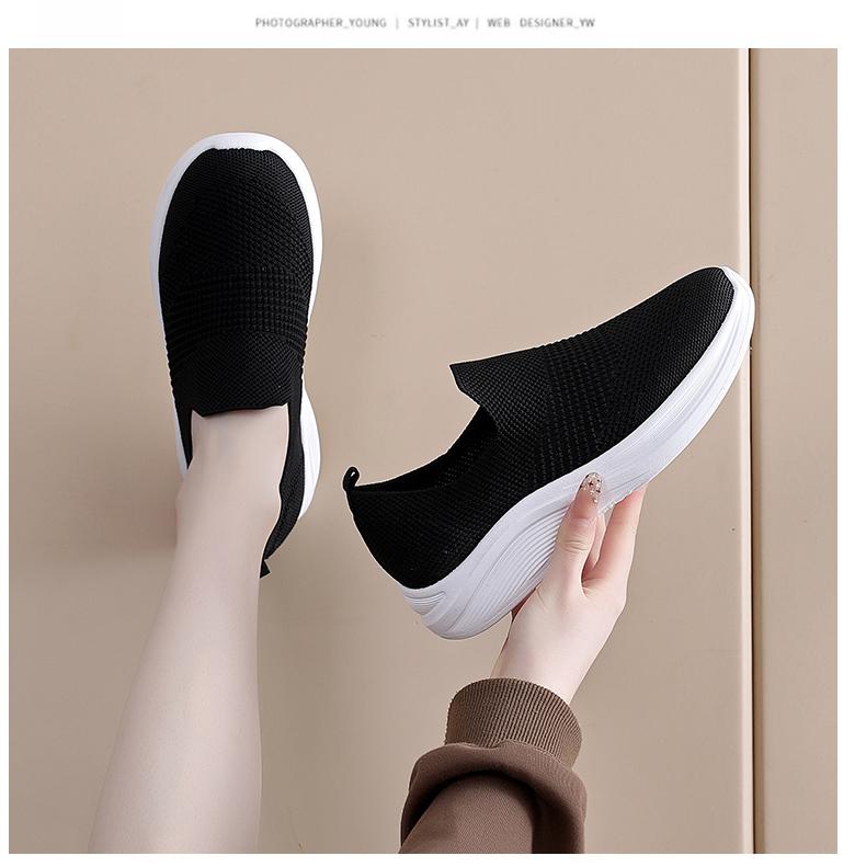 Women's Shoes Are Breathable and Comfortable To Step On, with a Fly Woven Mesh for Lightweight and Breathable Casual Sports Shoes for Children