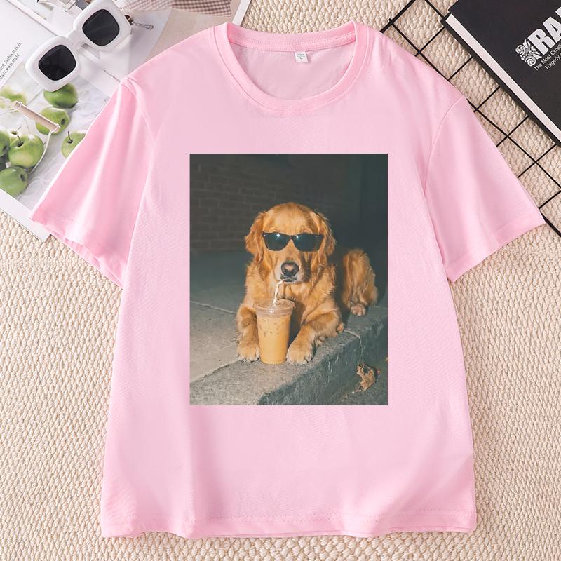 Golden Retriever trinkt Eiskaffee T-Shirt Doaphic Tee Lustiger Hundemama Trendiges Haustier T-Shirt Unisex Kleidung