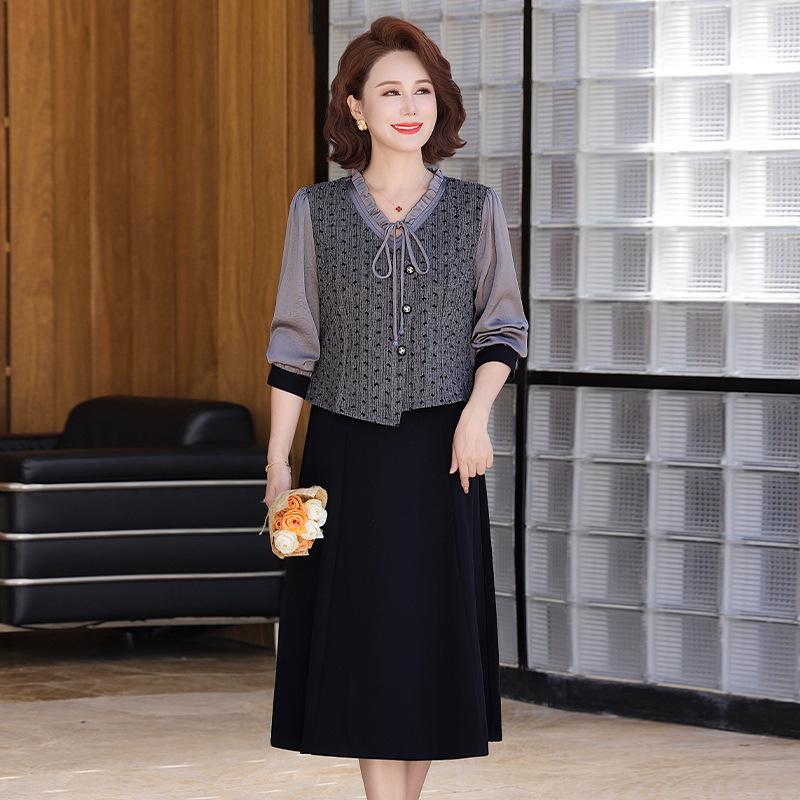 Mom's Elegant Spring/Summer 2026 Long-Sleeve Dress: Stylish, Middle-Aged, with a Fake Two-Piece Design