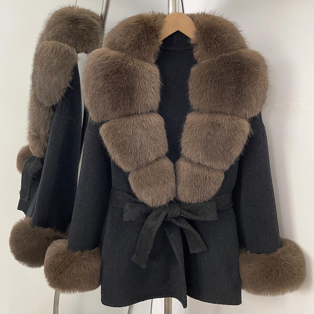 Cappotto Elegante Dimagrante in Cashmere Double-Face Autunno/Inverno 2025 con Pelliccia Sintetica di Volpe e Vita Cintureggiata