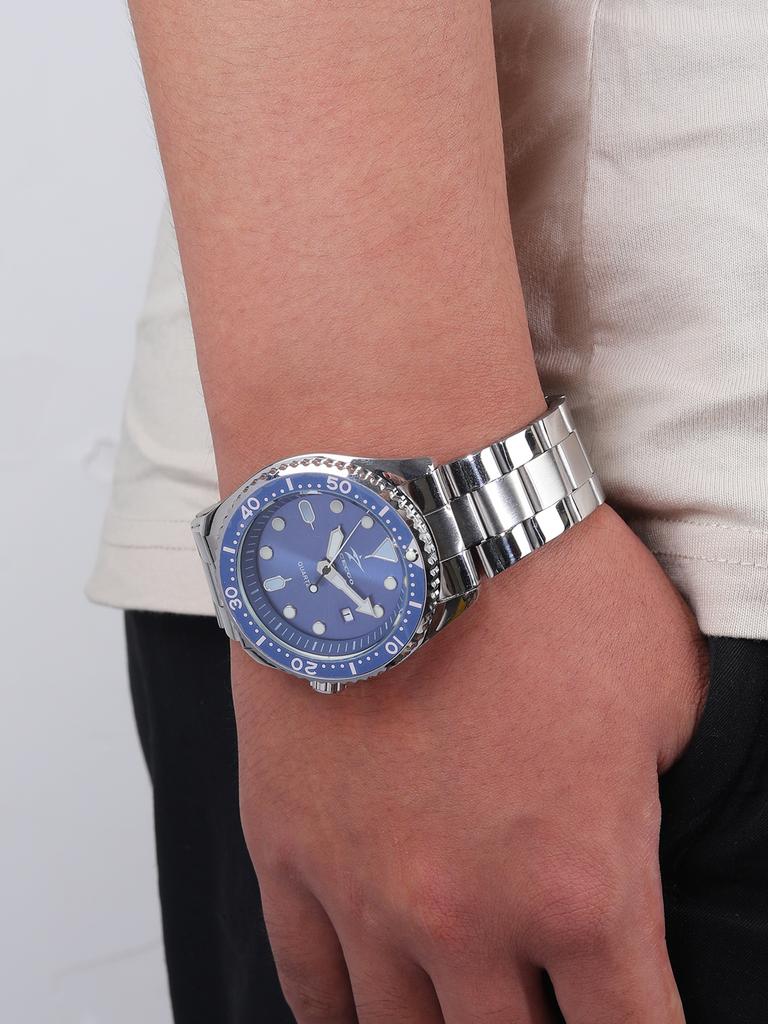 Men's Quartz Sports Watch - Stainless Steel Strap with Date Display for Casual Daily Wear Fashionable Business Elegant Design