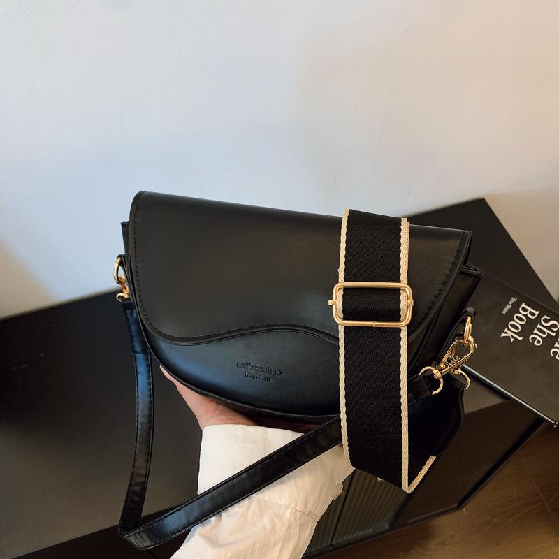 2025 Women's Retro Versatile Saddle Bag: Stylish Crossbody & Shoulder Option