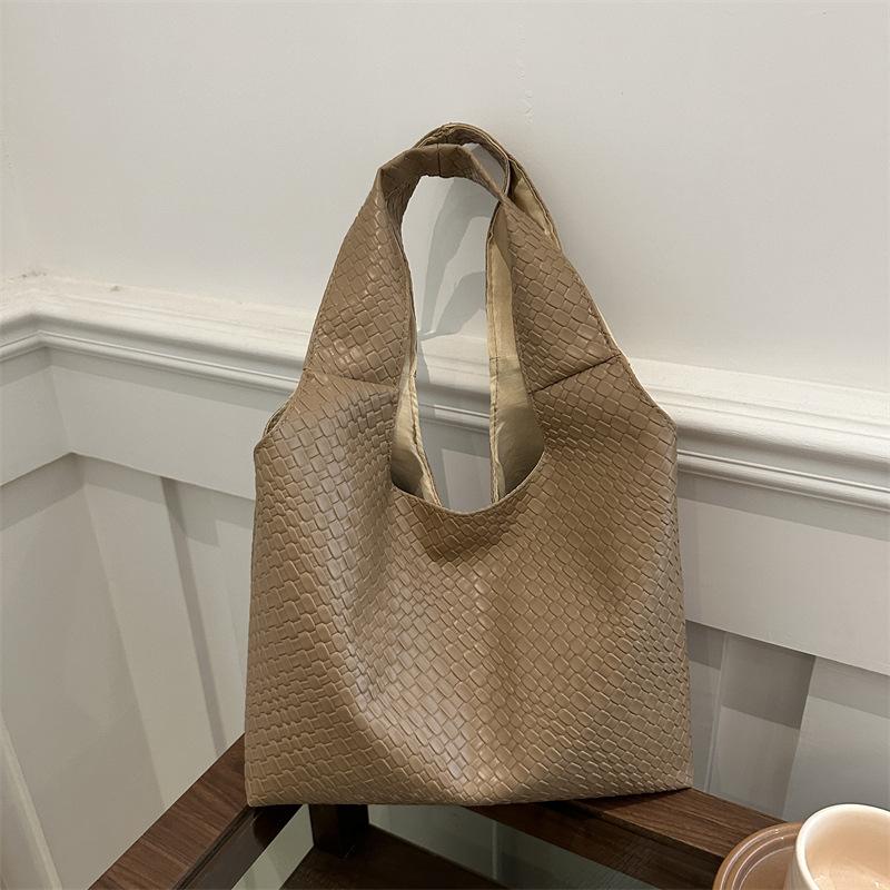 French niche design woven pattern shoulder bag women's versatile soft surface underarm bag large capacity casual tote bag
