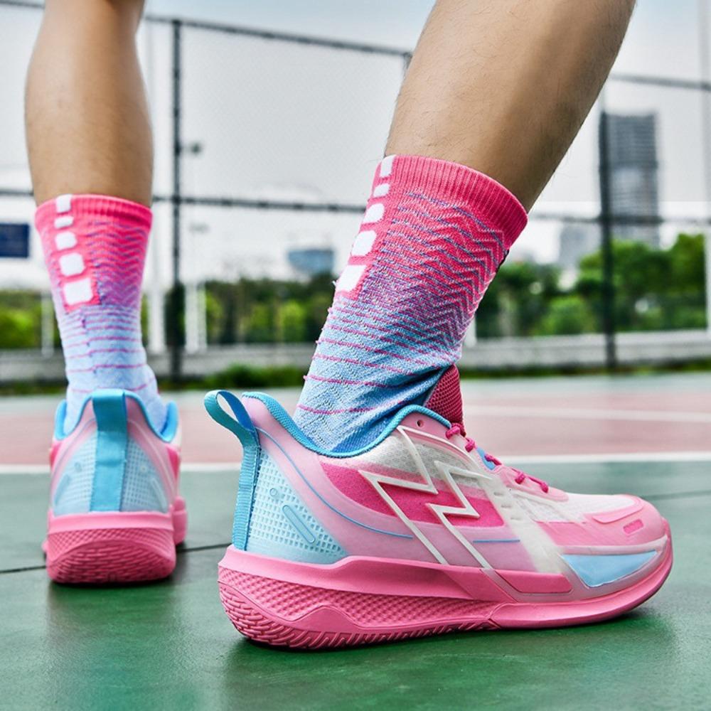 low-top actual combat mesh surface breathable, non-slip, wear-resistant, shock-absorbing, lightweight soft-soled student luminous sports shoes