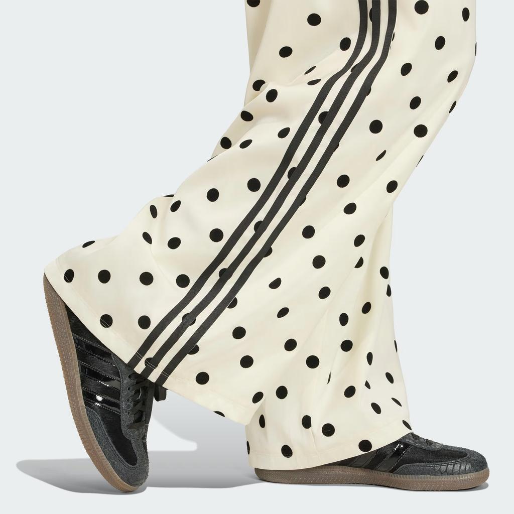 adidas Saténové kalhoty se širokými nohavicemi a puntíky, off-white, dámské spodní díly KV1168