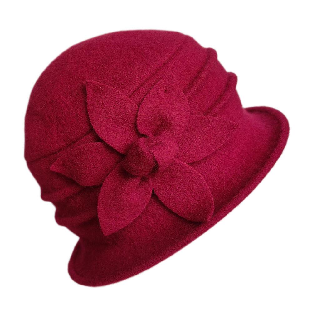 Wollbarett für Damen mit floralen Verzierungen Wintermode für Erwachsene mittleren Alters