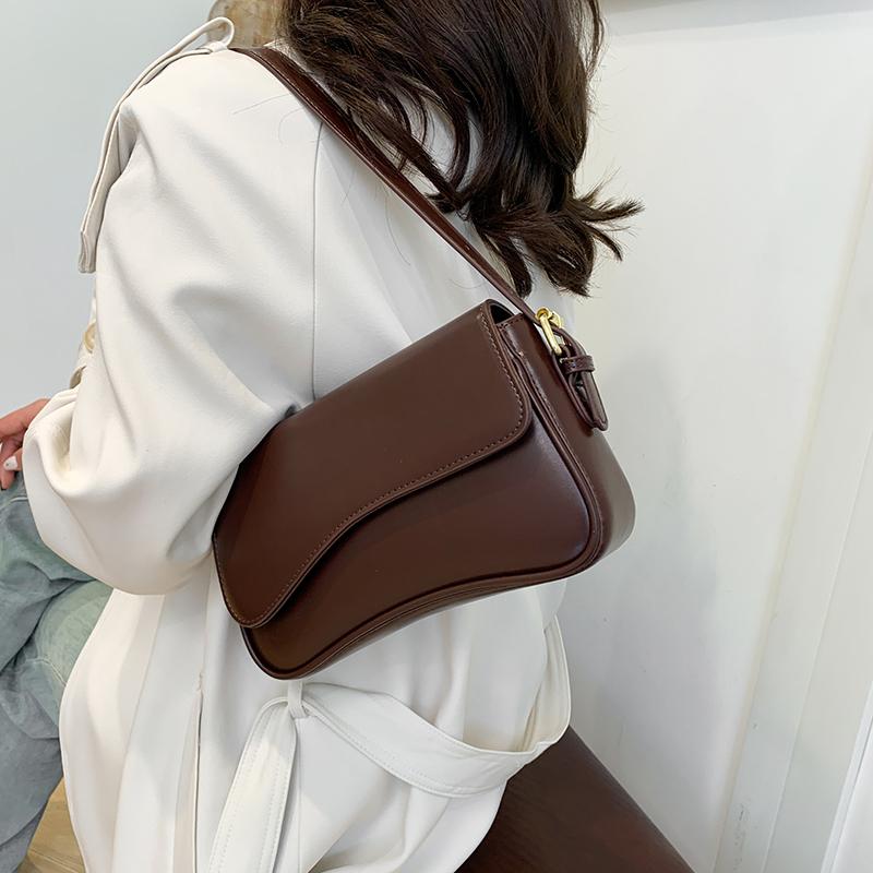 Flip Magnetic Buckle Shoulder Crossbody Bag for Work and Commuting, Fashiable and Simple Armpit Small Square Bag, Portable Acc