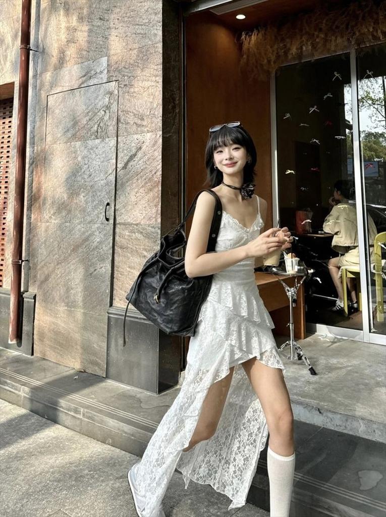 French lace v-neck suspender dress women's summer vacation irregular skirt white beautiful waist mid-length dress