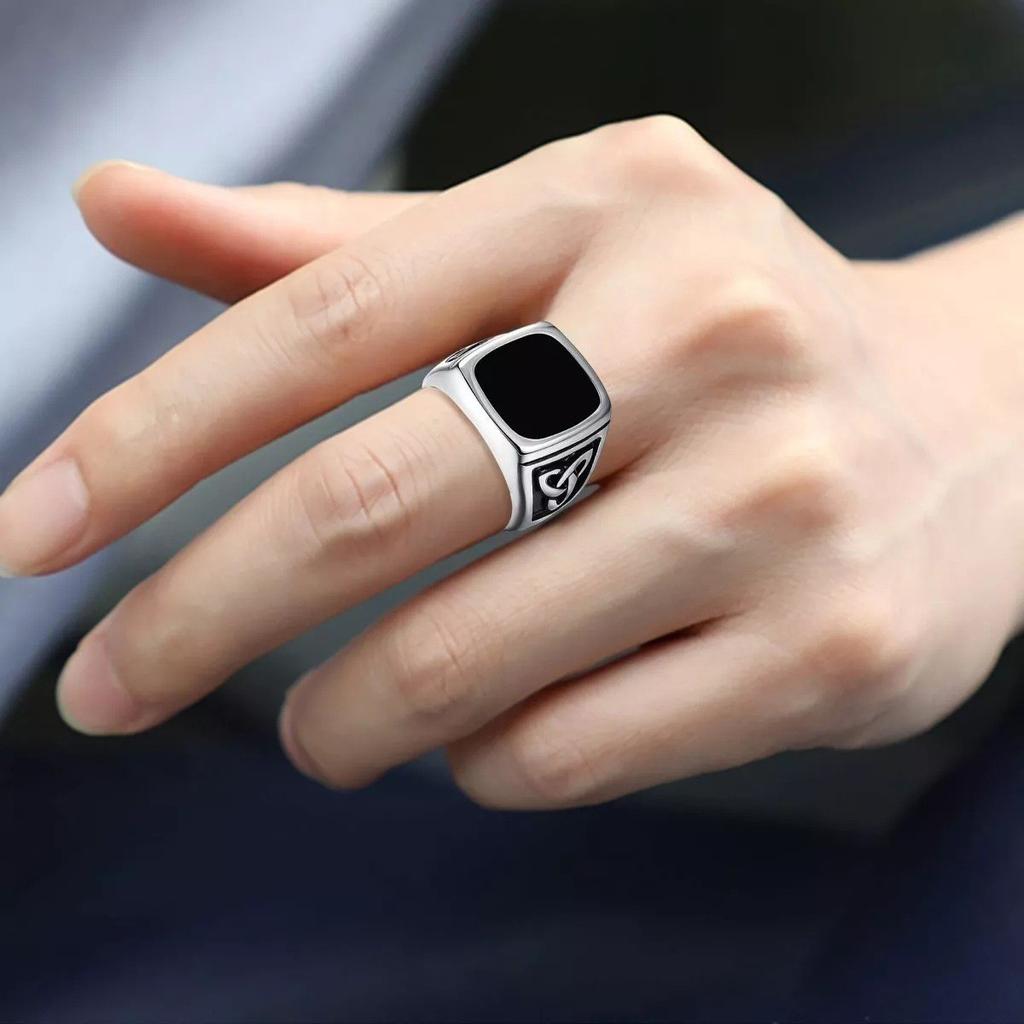 Bague Sceau Viking Punk Vintage pour Hommes Anneau de Doigt Large en Acier Titane Pierre Carrée Géométrique Noire Bijoux Ethniques Cadeau de Fête
