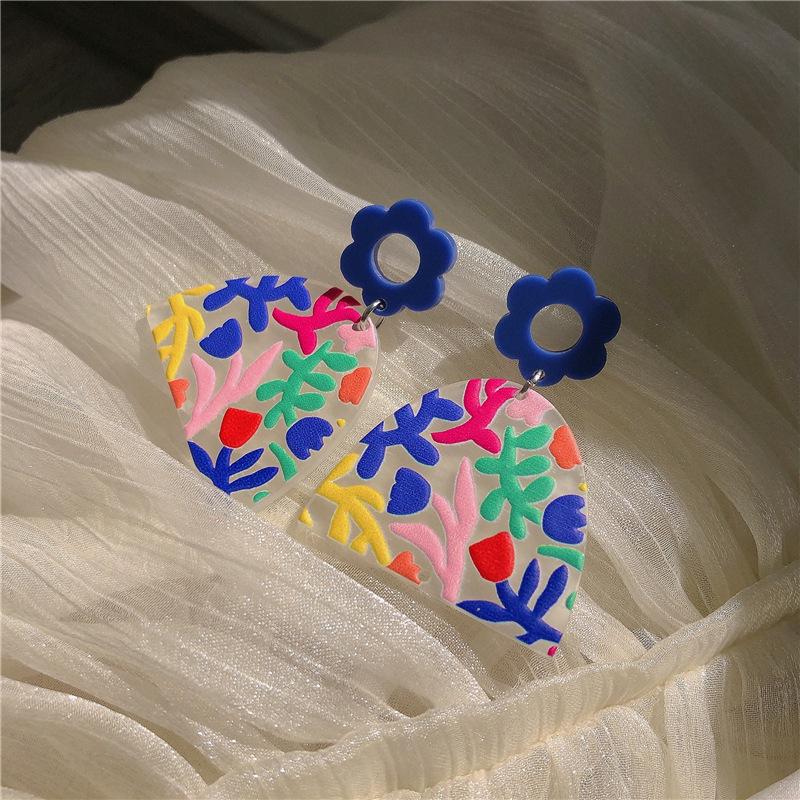 

Recommended entry~ Oil painting style colored flower stud earrings blue ins niche design acrylic contrasting earrings female tide