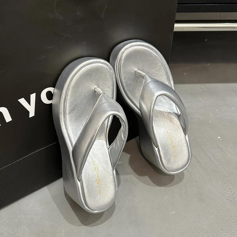 

Леопардовые женские шлепанцы на платформе с перемычкой между пальцами, на танкетке, летние шлепки, повседневная обувь на толстой подошве в уличном стиле 39 серебряный