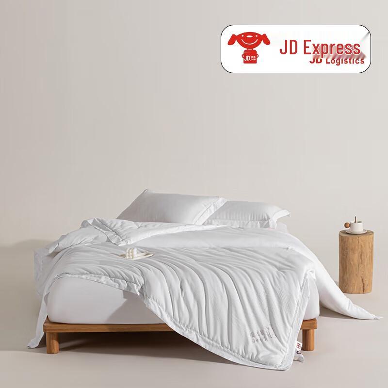 Muji Smooth All-Season Polyester Quilt