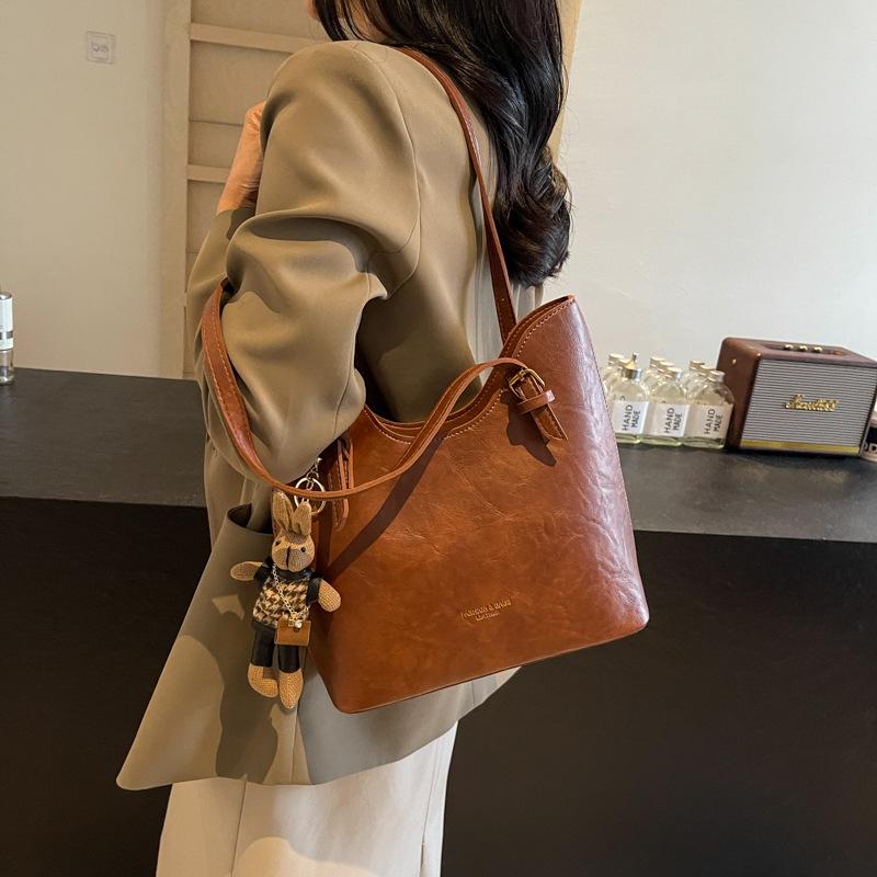 Large capacity retro underarm women's bag 2025 new trendy autumn and winter fashion shoulder bag casual class commuter tote bag