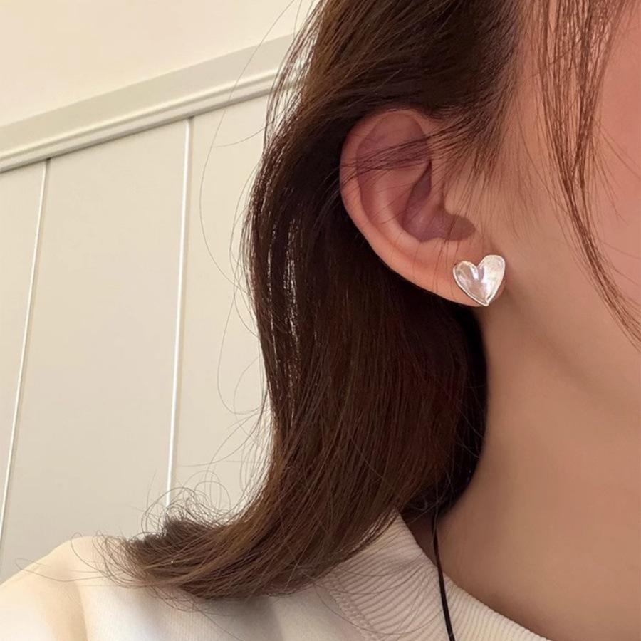 Design Metal Matte Love Stud Earrings Women 2025 Simple Earrings Sweet Earrings