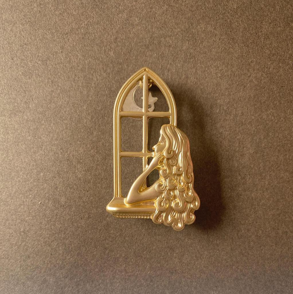 Stylish Baroque Metal Enamel Brooch For Women Elegant Vintage Palace Badge Pin Classic Party Feast