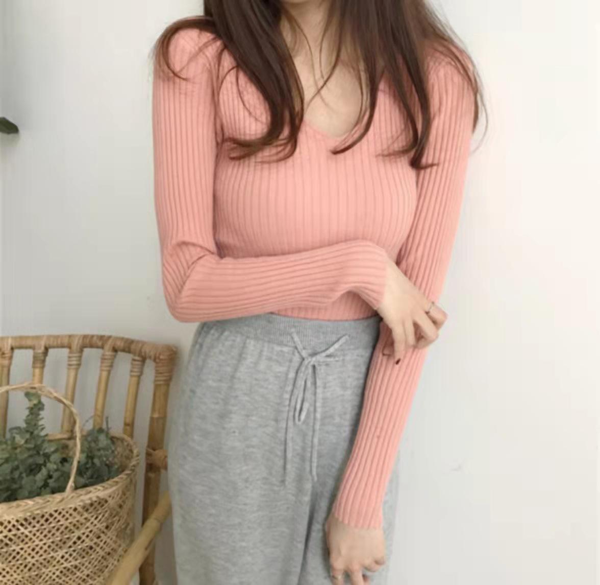 

Осень и Зима V-образный вырез Длинный рукав Женский вязаный свитер Приталенный пуловер Базовая рубашка Однотонный Повседневный Простой Внутренний свитер Женская одежда One Size розовый