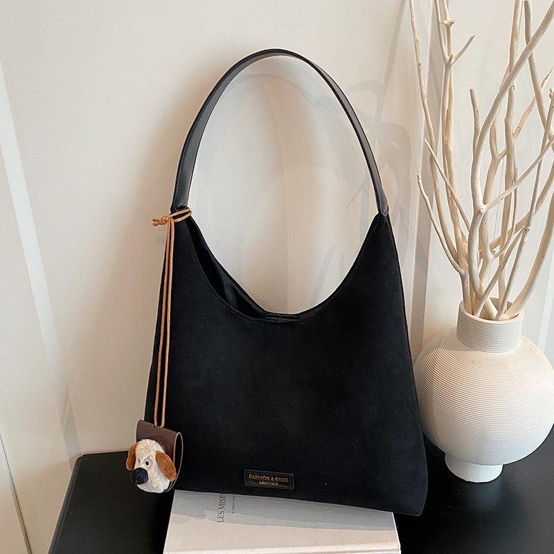 

Retro large-capacity bag women s new autumn and winter shoulder bag high-end casual commuter tote bag Without pendant чорний