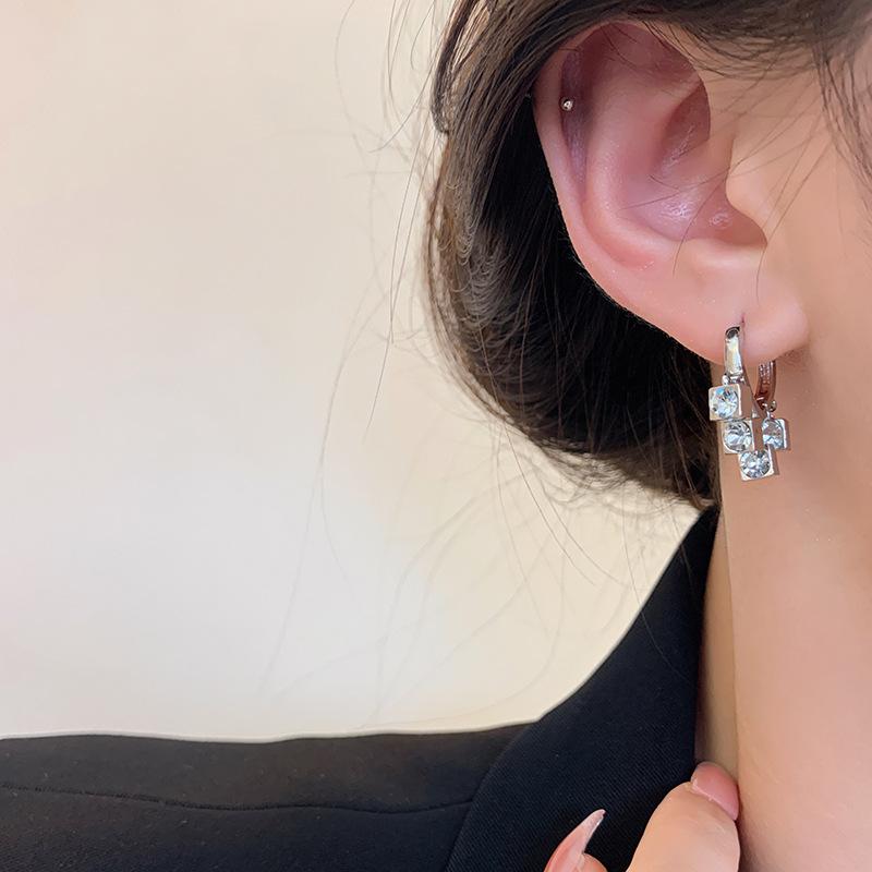 Female Light Luxury Niche Retro Earrings