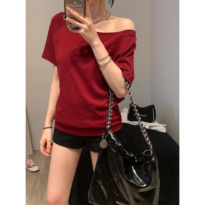 Red retro white Zhang Jingyi off-shoulder T-shirt women s summer hottie loose slanted shoulder short-sleeved one-word shoulder top S бордовый