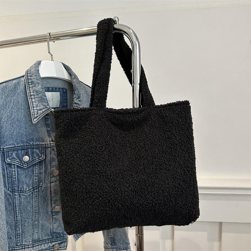 Нишевая сумка-тоут женская 2025 новая осенне-зимняя большая вместимость зимняя в иностранном стиле текстурная сумка на плечо подмышечная сумка-тоут