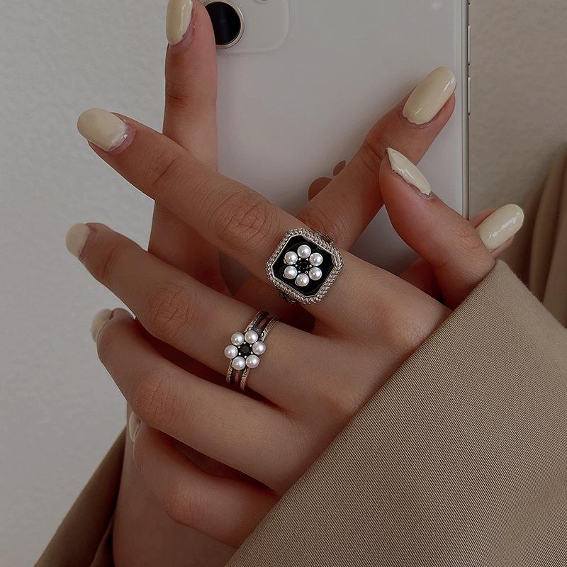 S925 Silver-Plated Imitation Pearl Flower Ring – Elegant Retro Palace Style