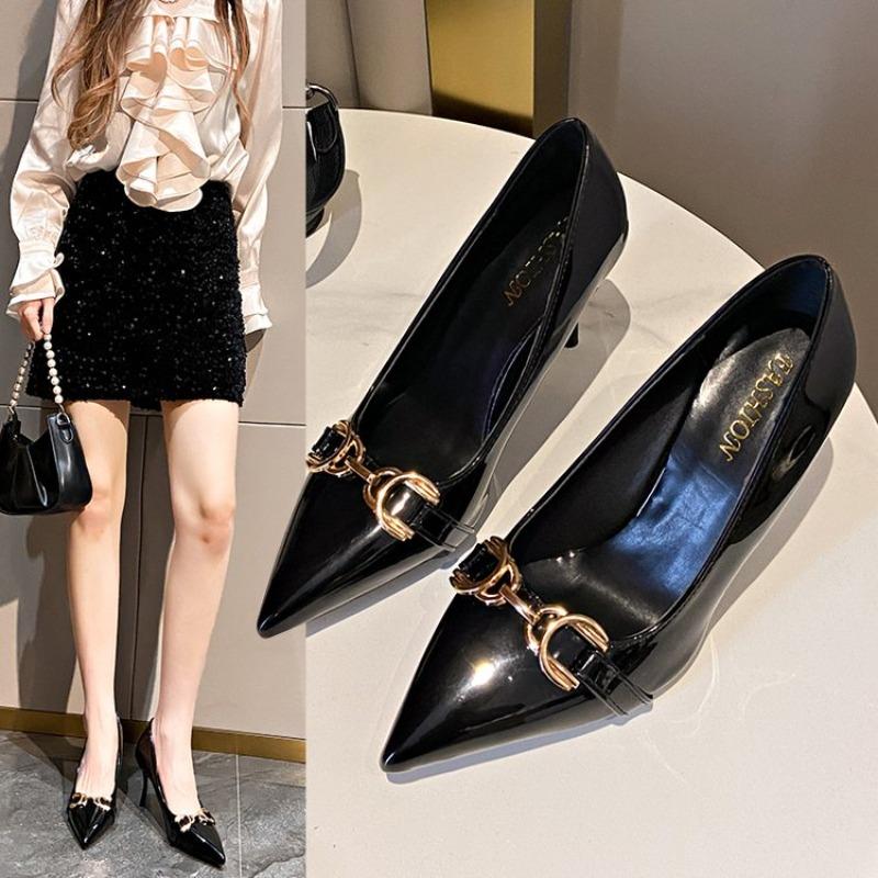 Mode 8cm High Heels für Damen Hochzeitsparty Pumps Dame Luxus Designer Mode Metallkette Stilettoabsätze Lederschuhe Übergröße 43