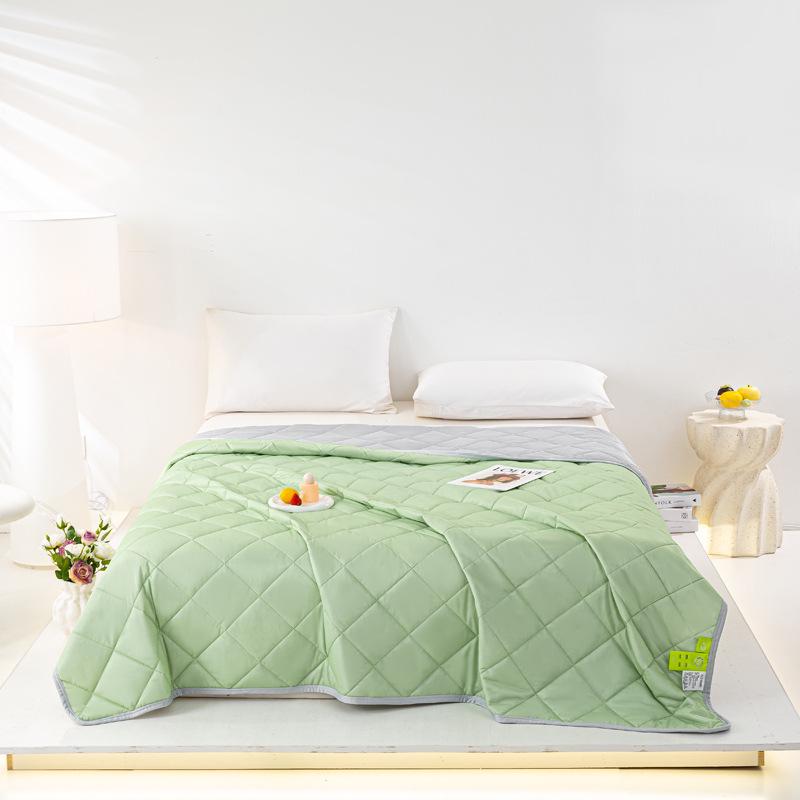 Silk Cool Summer Quilt: Lightweight, Solid Color, Ideal for Air Conditioning